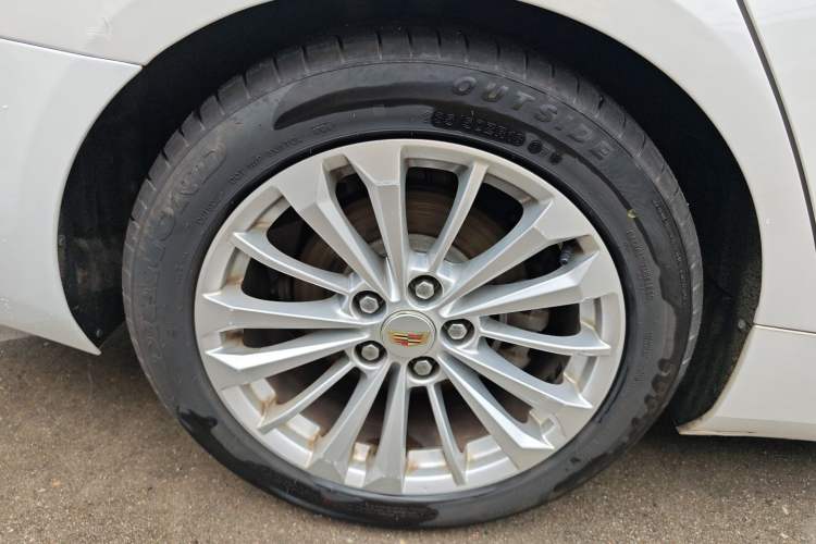 Used Cadillac CT6 2016 28T Fashion Edition Right Rear Wheel Hub
