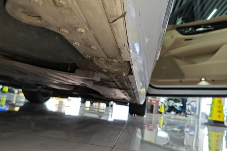 Used Cadillac CT6 2016 28T Platinum Edition Right Side Sill
