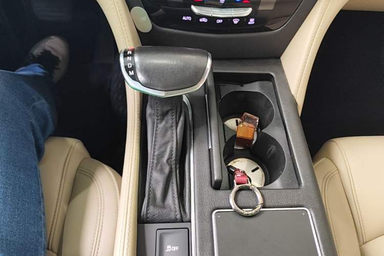 Used Cadillac CT6 2017 28T Fashion Edition Gear Lever