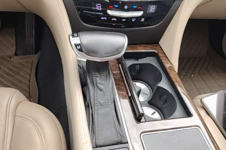 Used Cadillac CT6 2017 28T Fashion Edition Gear Lever