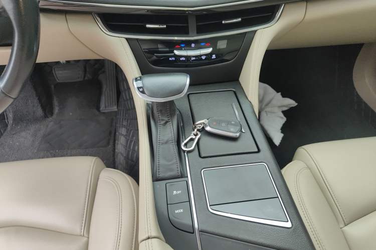 Used Cadillac CT6 2017 28T Fashion Edition Gear Lever