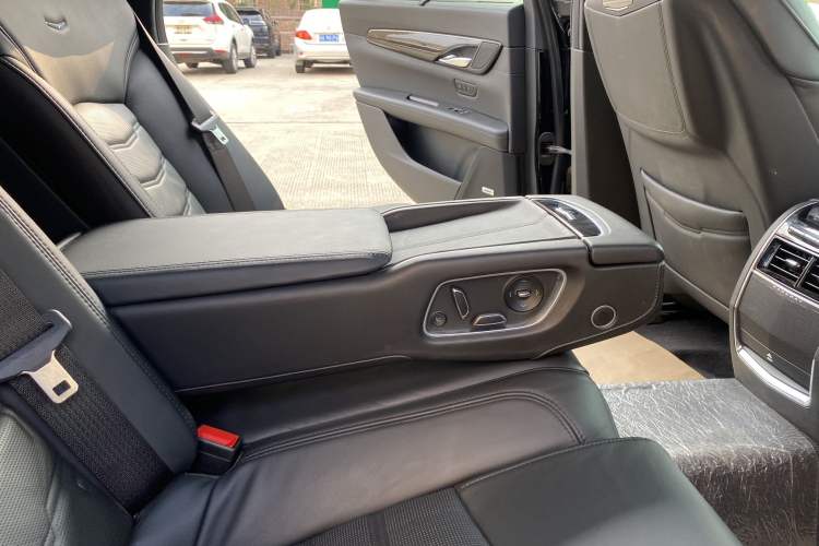 Used Cadillac CT6 2017 28T Platinum Edition Interior 10