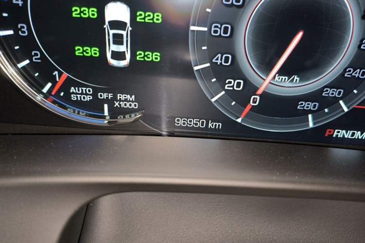 Used Cadillac CT6 2017 28T Platinum Edition Odometer Close Up