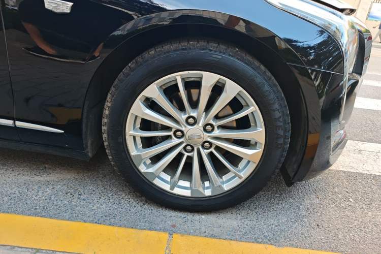 Used Cadillac CT6 2017 28T Elite Model Right Front Wheel Hub