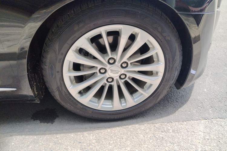 Used Cadillac CT6 2017 28T Luxury Model Right Front Wheel Hub