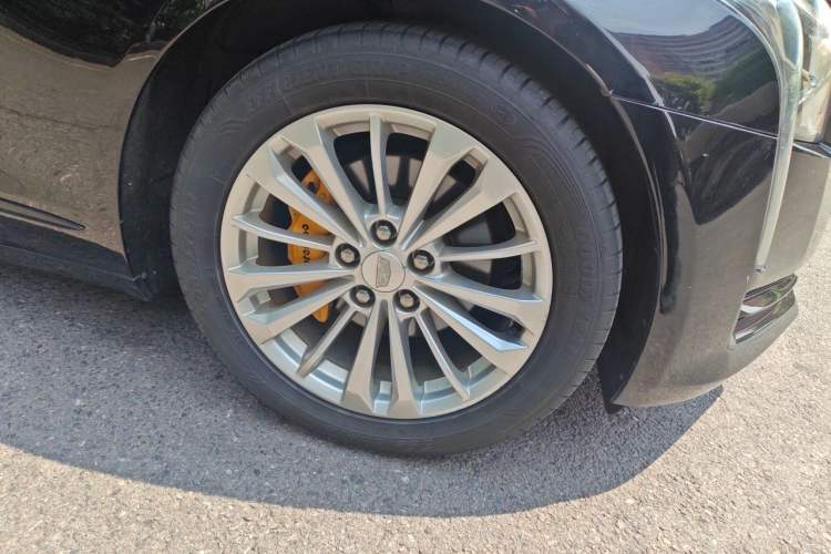 Used Cadillac CT6 2017 28T Luxury Model Right Front Wheel Hub