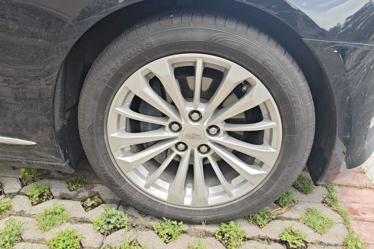 Used Cadillac CT6 2017 28T Luxury Model Right Front Wheel Hub