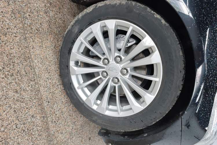Used Cadillac CT6 2017 28T Luxury Model Right Front Wheel Hub