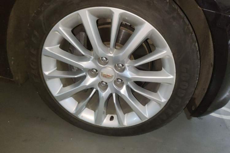 Used Cadillac CT6 2017 40T Luxury Model Right Front Wheel Hub