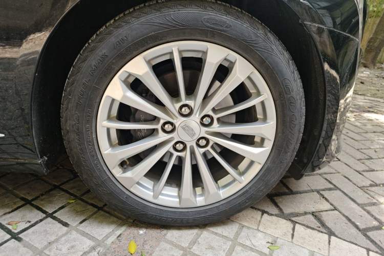 Used Cadillac CT6 2017 28T Luxury Model Right Front Wheel Hub
