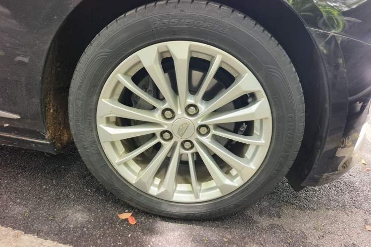 Used Cadillac CT6 2017 28T Elite Model Right Front Wheel Hub