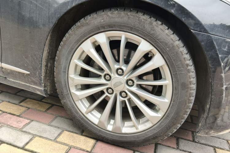 Used Cadillac CT6 2017 28T Luxury Model Right Front Wheel Hub