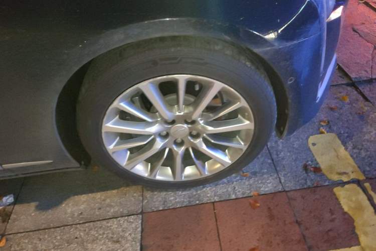Used Cadillac CT6 2017 40T Platinum Edition Right Front Wheel Hub