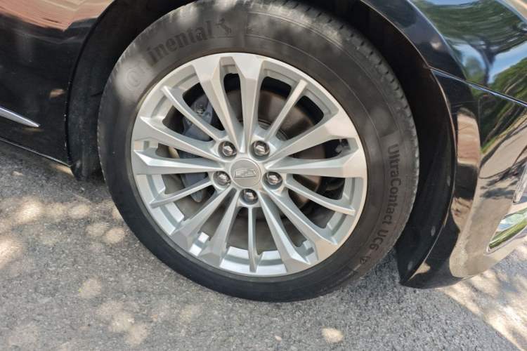 Used Cadillac CT6 2017 28T Fashion Edition Right Front Wheel Hub