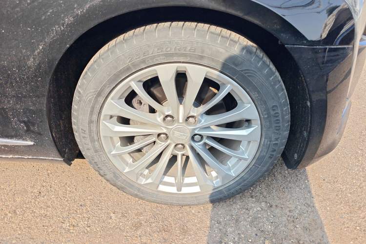 Used Cadillac CT6 2017 28T Luxury Model Right Front Wheel Hub