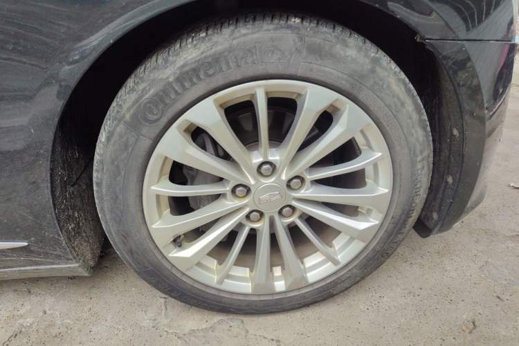 Used Cadillac CT6 2017 28T Elite Model Right Front Wheel Hub