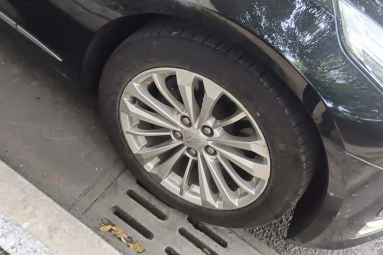 Used Cadillac CT6 2017 28T Luxury Model Right Front Wheel Hub