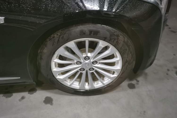 Used Cadillac CT6 2017 28T Elite Model Right Front Wheel Hub