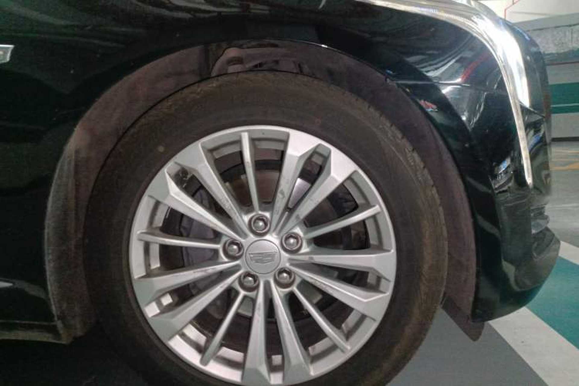 Used Cadillac CT6 2017 28T Elite Model Right Front Wheel Hub