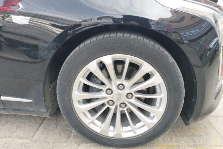 Used Cadillac CT6 2017 28T Luxury Model Right Front Wheel Hub