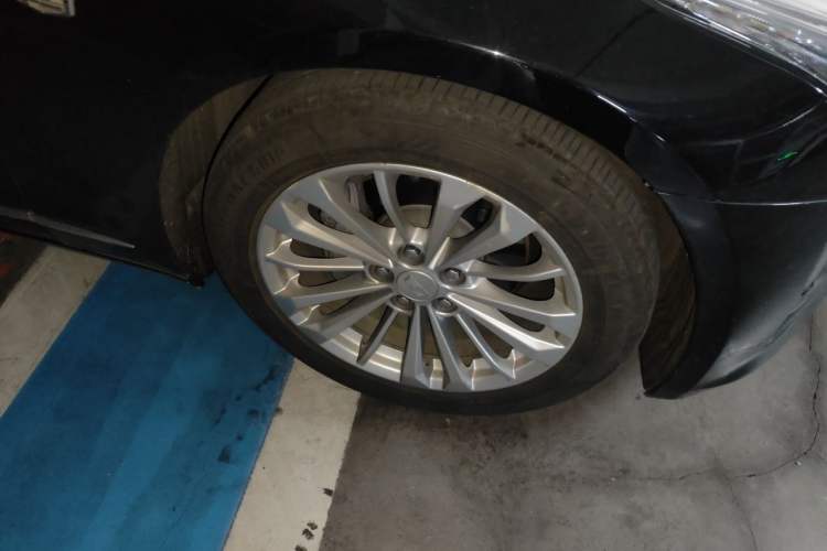 Used Cadillac CT6 2017 28T Luxury Model Right Front Wheel Hub