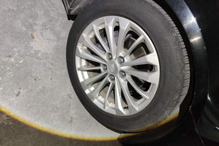 Used Cadillac CT6 2017 28T Luxury Model Right Front Wheel Hub