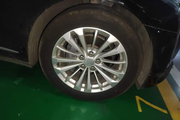Used Cadillac CT6 2017 28T Luxury Model Right Front Wheel Hub