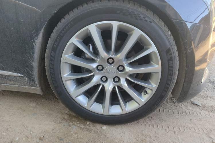 Used Cadillac CT6 2017 28T Platinum Edition Right Front Wheel Hub