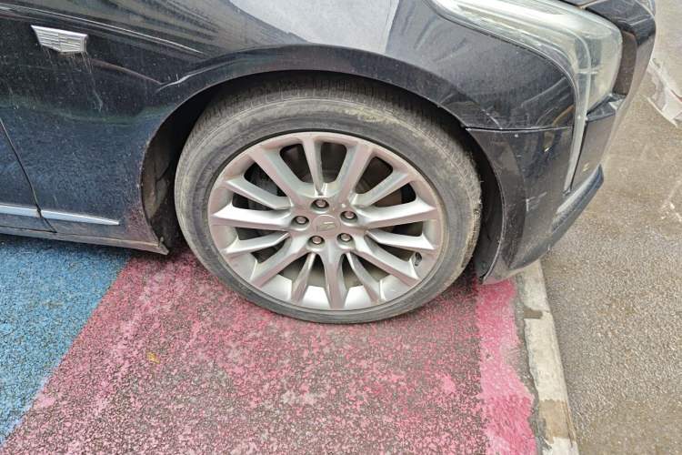 Used Cadillac CT6 2017 40T Luxury Model Right Front Wheel Hub