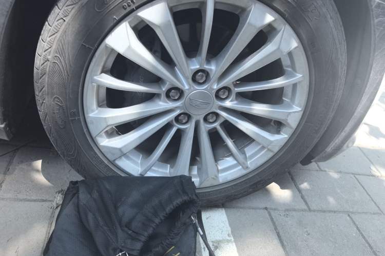 Used Cadillac CT6 2017 28T Fashion Edition Right Front Wheel Hub