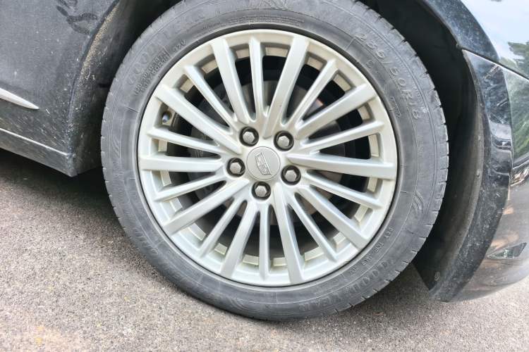 Used Cadillac CT6 2017 28T Luxury Model Right Front Wheel Hub