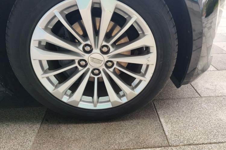 Used Cadillac CT6 2017 28T Luxury Model Right Front Wheel Hub
