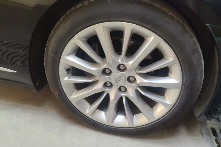 Used Cadillac CT6 2017 28T Premier Model Right Front Wheel Hub