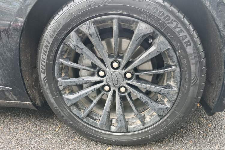 Used Cadillac CT6 2017 28T Luxury Model Right Front Wheel Hub