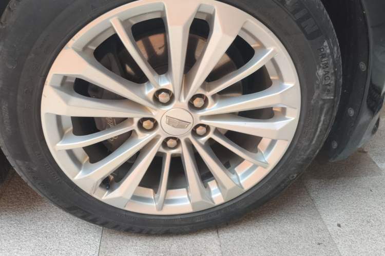 Used Cadillac CT6 2017 28T Luxury Model Right Front Wheel Hub