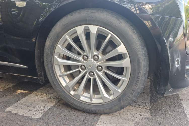 Used Cadillac CT6 2017 28T Elite Model Right Front Wheel Hub