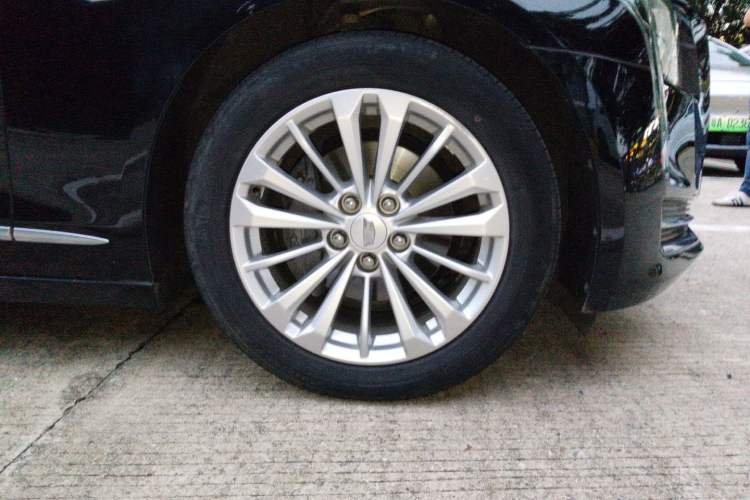 Used Cadillac CT6 2017 28T Luxury Model Right Front Wheel Hub