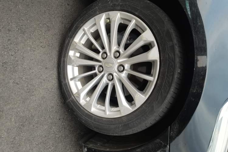 Used Cadillac CT6 2017 28T Luxury Model Right Front Wheel Hub