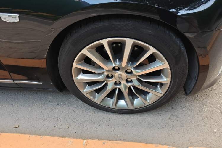 Used Cadillac CT6 2017 28T Platinum Edition Right Front Wheel Hub
