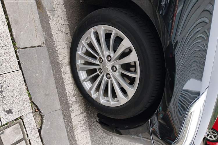 Used Cadillac CT6 2017 28T Elite Model Right Front Wheel Hub
