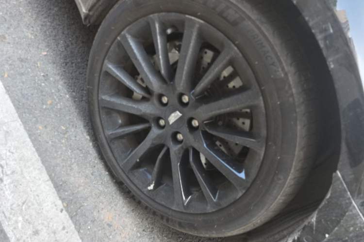 Used Cadillac CT6 2017 40T Platinum Edition Right Front Wheel Hub