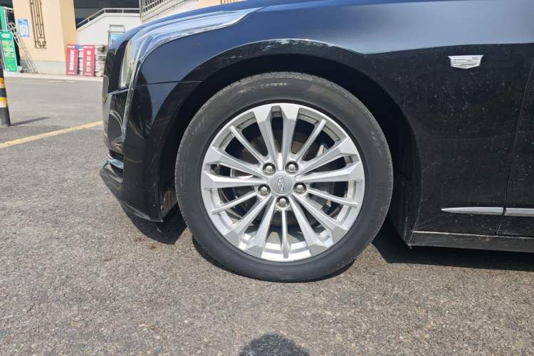 Used Cadillac CT6 2017 28T Luxury Model Right Front Wheel Hub
