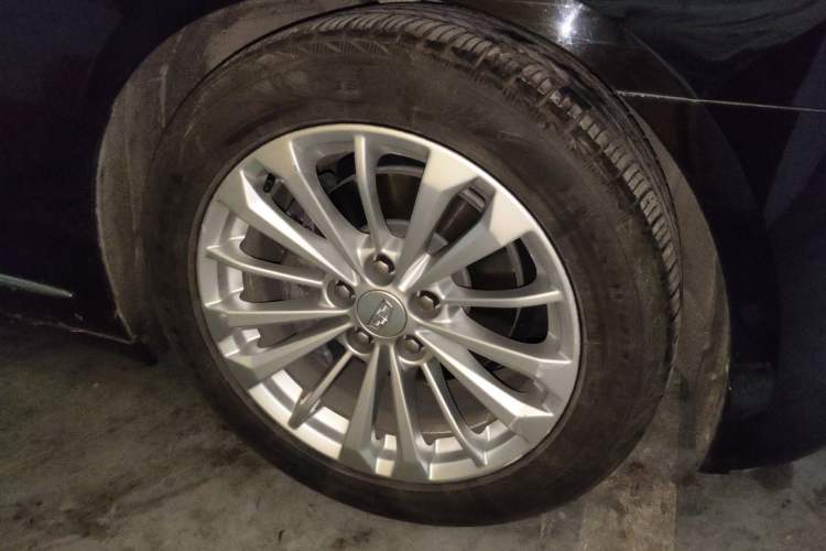 Used Cadillac CT6 2017 28T Elite Model Right Front Wheel Hub