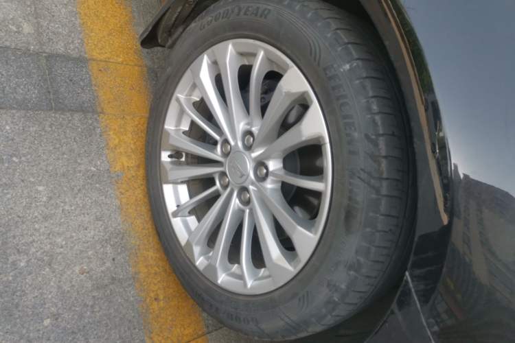 Used Cadillac CT6 2017 28T Luxury Model Right Front Wheel Hub