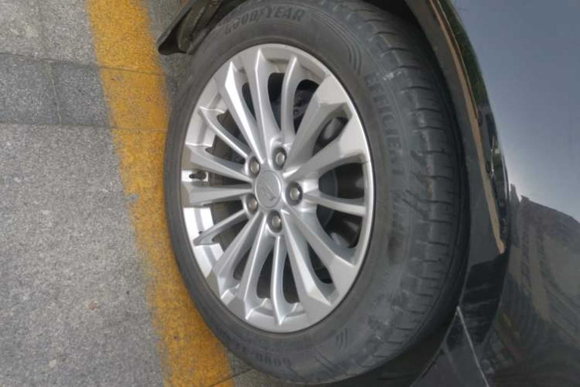 Used Cadillac CT6 2017 28T Luxury Model Right Front Wheel Hub