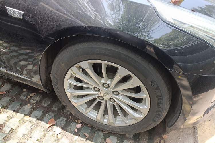Used Cadillac CT6 2017 28T Elite Model Right Front Wheel Hub