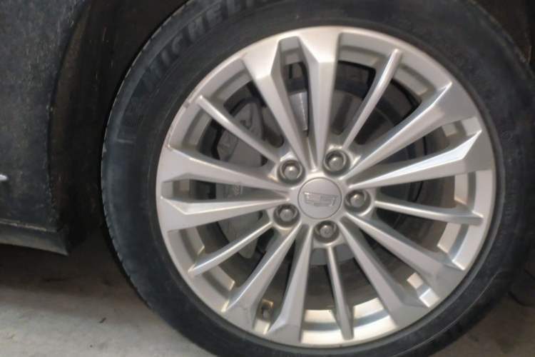 Used Cadillac CT6 2017 28T Luxury Model Right Front Wheel Hub