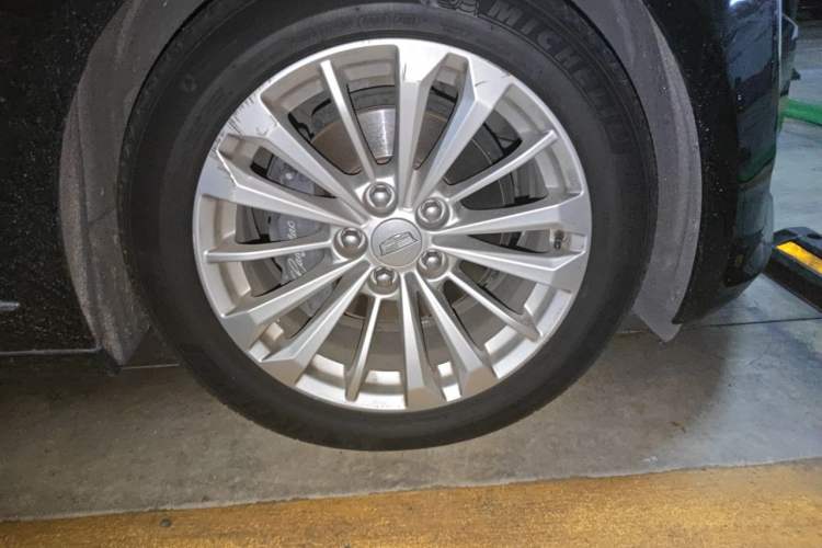Used Cadillac CT6 2017 28T Luxury Model Right Front Wheel Hub