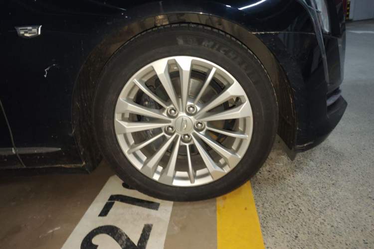 Used Cadillac CT6 2017 28T Luxury Model Right Front Wheel Hub