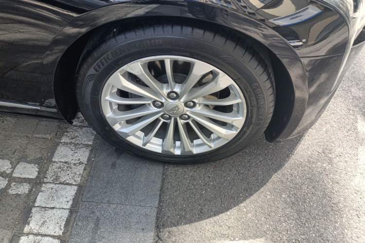 Used Cadillac CT6 2017 28T Luxury Model Right Front Wheel Hub